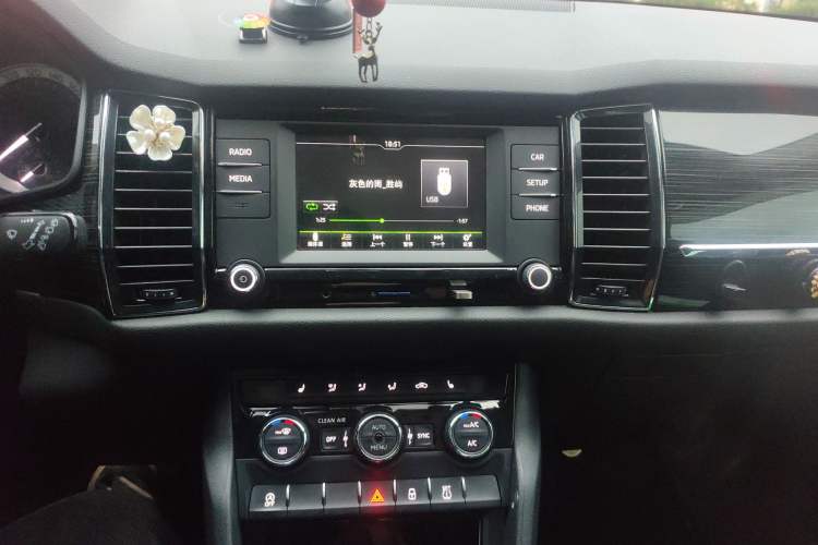 Used Skoda Kodiaq 2017 TSI330 7-Seater Two-Wheel-Drive Luxury Edition Audio And AC Panel