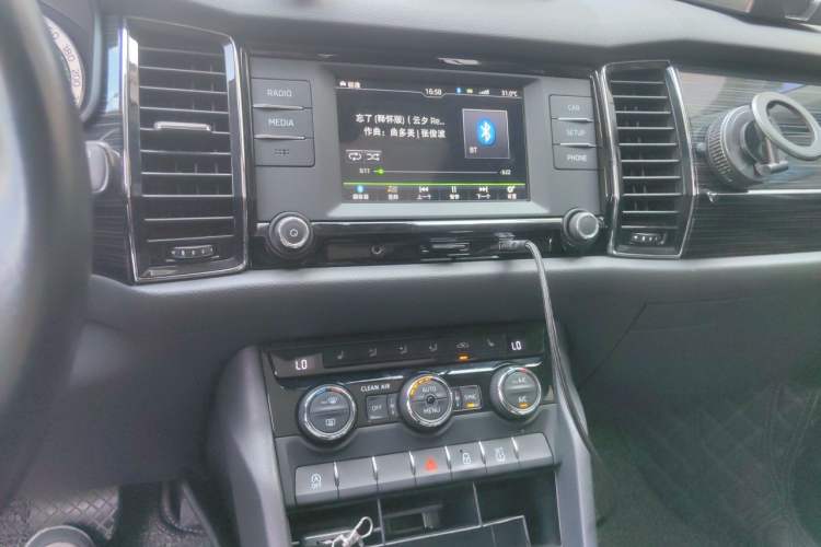 Used Skoda Kodiaq 2017 TSI330 7-Seater Two-Wheel-Drive Luxury Edition Audio And AC Panel