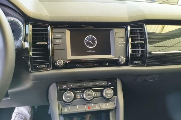 Used Skoda Kodiaq 2017 TSI330 7-Seater Two-Wheel-Drive Luxury Edition Audio And AC Panel