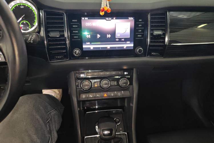Used Skoda Kodiaq 2017 TSI380 7-Seater Four-Wheel-Drive Flagship Edition Audio And AC Panel