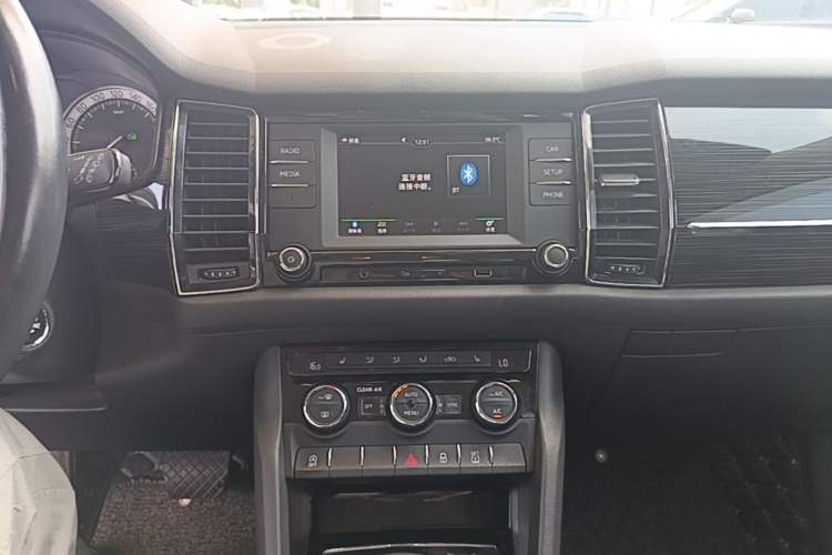 Used Skoda Kodiaq 2017 TSI330 7-Seater Two-Wheel-Drive Luxury Edition Audio And AC Panel