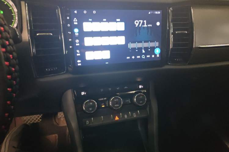 Used Skoda Kodiaq 2017 TSI330 5-Seat Two-Wheel Drive Luxury Edition Audio And AC Panel