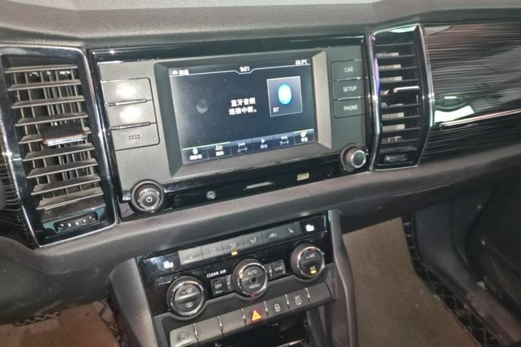 Used Skoda Kodiaq 2017 TSI330 7-Seater Two-Wheel-Drive Luxury Edition Audio And AC Panel