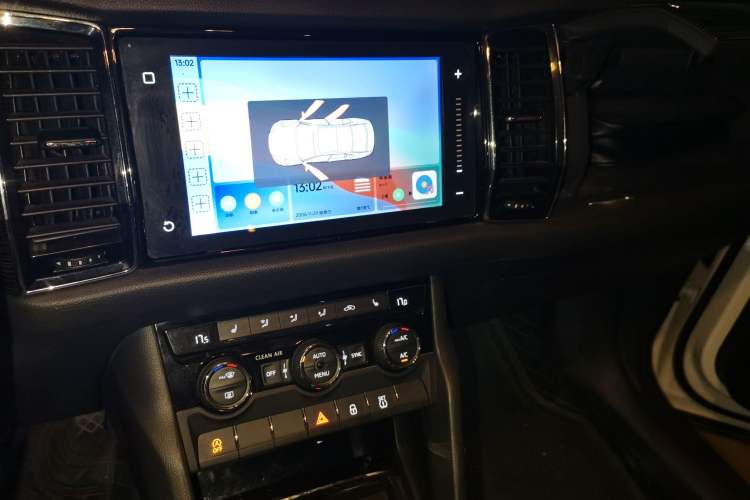 Used Skoda Kodiaq 2017 TSI330 7-Seater Two-Wheel-Drive Luxury Edition Audio And AC Panel
