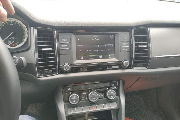 Used Skoda Kodiaq 2017 TSI330 5-Seat Two-Wheel Drive Luxury Edition Audio And AC Panel