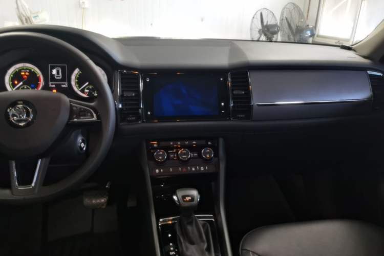 Used Skoda Kodiaq 2017 TSI330 5-seat Two-Wheel Drive Comfort Edition Audio And AC Panel