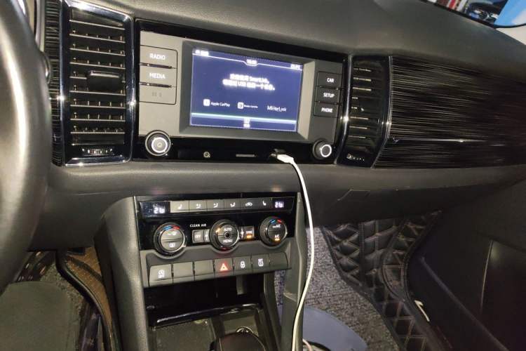 Used Skoda Kodiaq 2017 TSI330 7-Seater Two-Wheel-Drive Luxury Edition Audio And AC Panel