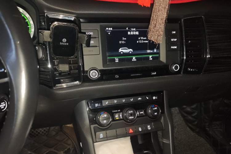 Used Skoda Kodiaq 2017 TSI330 7-Seater Two-Wheel-Drive Luxury Edition Audio And AC Panel