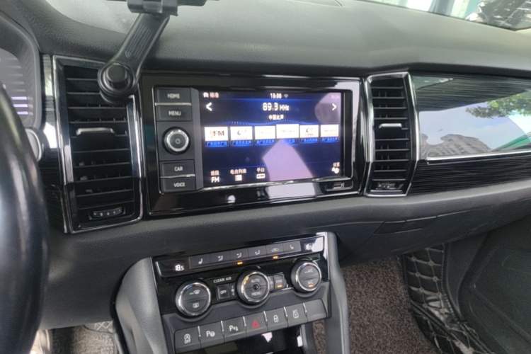 Used Skoda Kodiaq 2017 TSI330 7-Seater Two-Wheel-Drive Luxury Edition Audio And AC Panel
