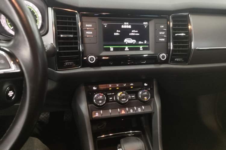 Used Skoda Kodiaq 2017 TSI330 5-Seat Two-Wheel Drive Luxury Edition Audio And AC Panel