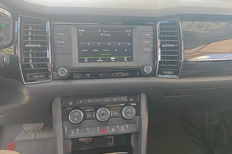 Used Skoda Kodiaq 2017 TSI330 7-Seater Two-Wheel-Drive Luxury Edition Audio And AC Panel