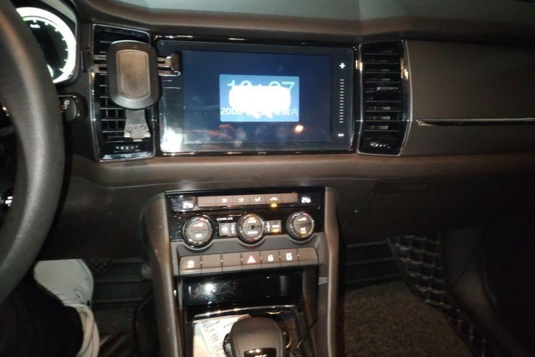 Used Skoda Kodiaq 2017 TSI330 5-seat Two-Wheel Drive Comfort Edition Audio And AC Panel