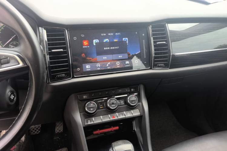 Used Skoda Kodiaq 2017 TSI330 5-Seat Two-Wheel Drive Luxury Edition Audio And AC Panel