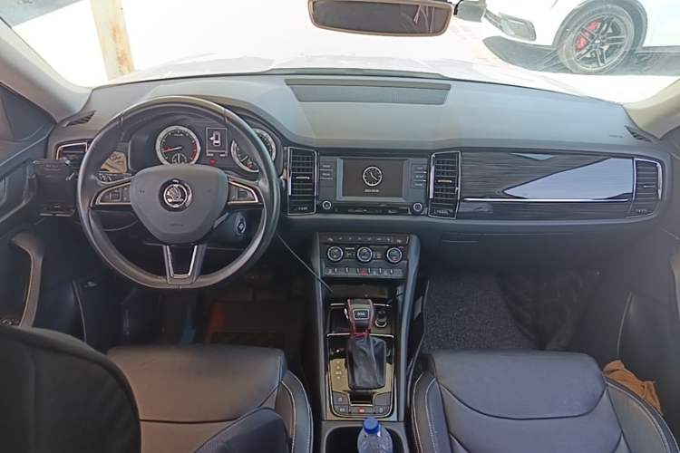 Used Skoda Kodiaq 2017 TSI330 7-Seater Two-Wheel-Drive Luxury Edition Center Console