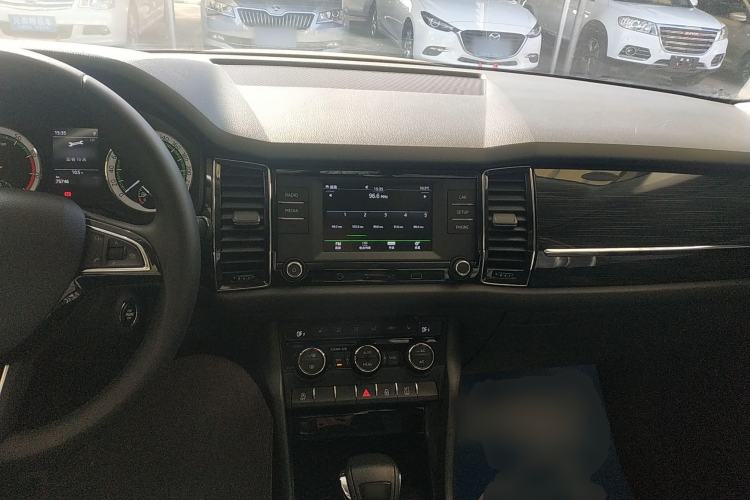 Used Skoda Kodiaq 2017 TSI330 7-Seater Two-Wheel-Drive Luxury Edition Center Console