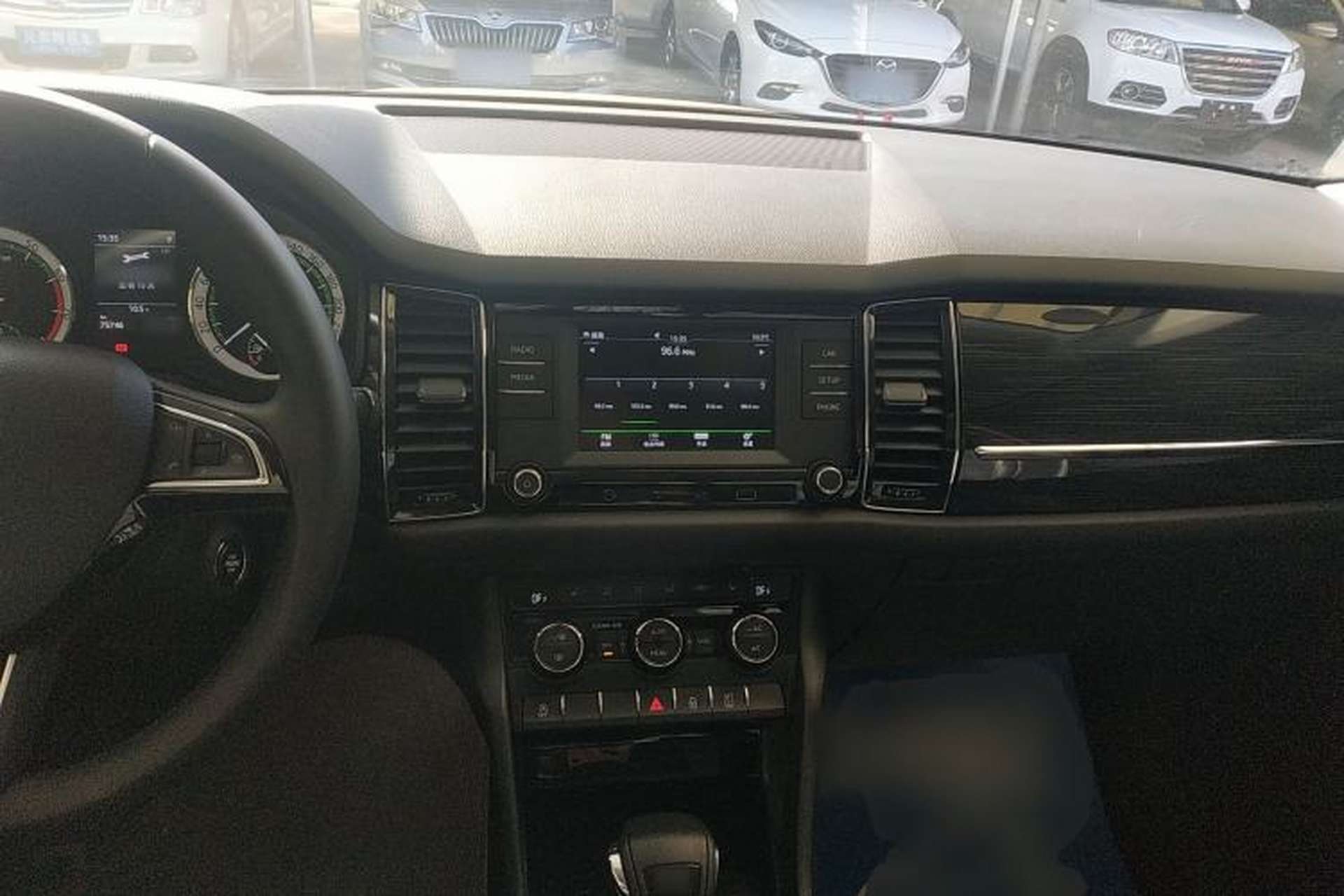 Used Skoda Kodiaq 2017 TSI330 7-Seater Two-Wheel-Drive Luxury Edition Center Console