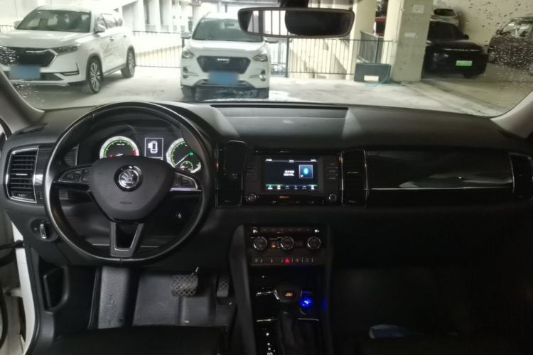 Used Skoda Kodiaq 2017 TSI330 7-Seater Two-Wheel-Drive Luxury Edition Center Console