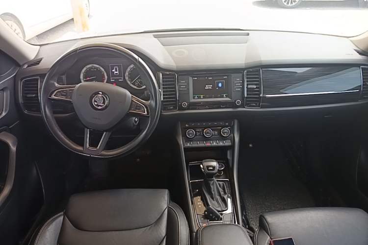 Used Skoda Kodiaq 2017 TSI330 7-Seater Two-Wheel-Drive Luxury Edition Center Console