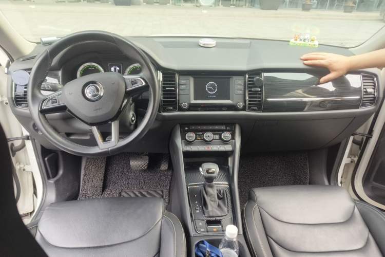 Used Skoda Kodiaq 2017 TSI330 7-Seater Two-Wheel-Drive Luxury Edition Center Console