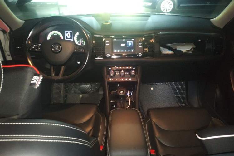 Used Skoda Kodiaq 2017 TSI330 7-Seater Two-Wheel-Drive Luxury Edition Center Console