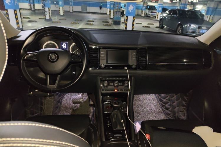 Used Skoda Kodiaq 2017 TSI330 7-Seater Two-Wheel-Drive Luxury Edition Center Console