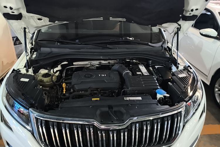Used Skoda Kodiaq 2017 TSI330 7-Seater Two-Wheel-Drive Luxury Edition Engine Bay
