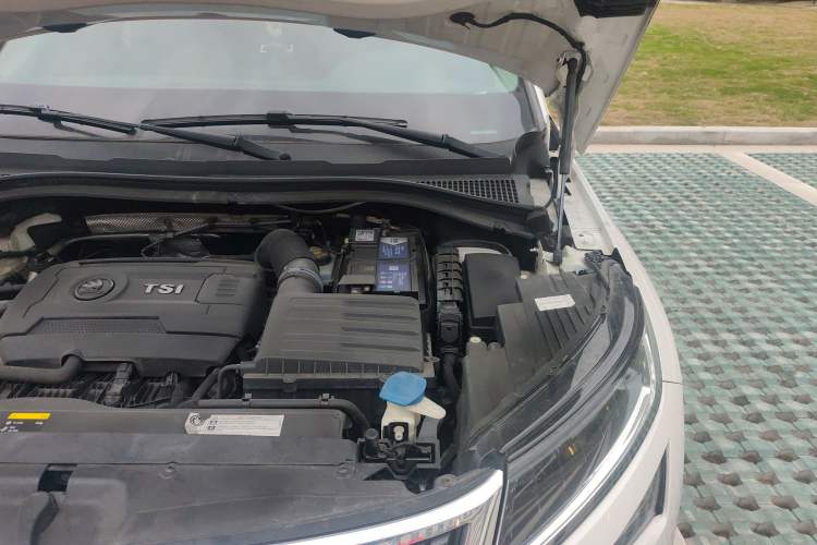 Used Skoda Kodiaq 2017 TSI330 7-Seater Two-Wheel-Drive Luxury Edition Engine Bay Left