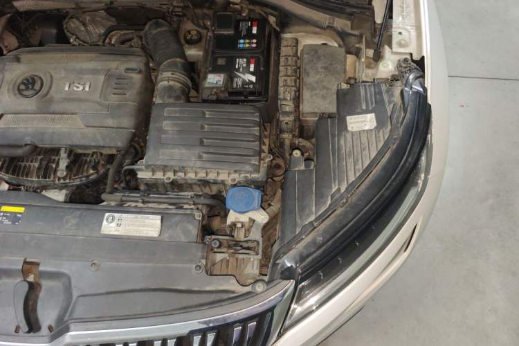 Used Skoda Kodiaq 2017 TSI330 7-Seater Two-Wheel-Drive Luxury Edition Engine Bay Left