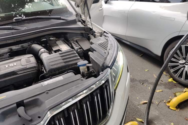 Used Skoda Kodiaq 2017 TSI330 7-Seater Two-Wheel-Drive Luxury Edition Engine Bay Left