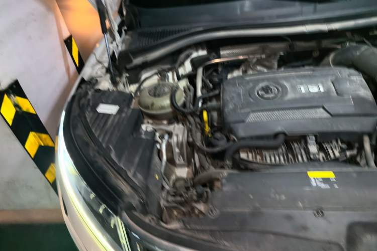 Used Skoda Kodiaq 2017 TSI330 7-Seater Two-Wheel-Drive Luxury Edition Engine Bay Right