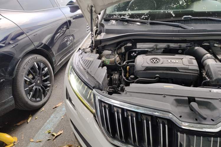 Used Skoda Kodiaq 2017 TSI330 7-Seater Two-Wheel-Drive Luxury Edition Engine Bay Right
