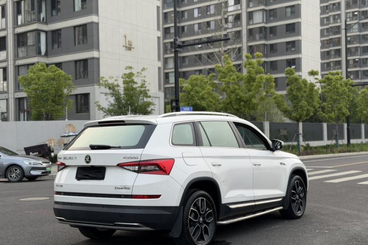 Used Skoda Kodiaq 2017 TSI330 7-Seater Two-Wheel-Drive Luxury Edition Exterior 4