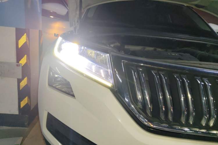 Used Skoda Kodiaq 2017 TSI330 7-Seater Two-Wheel-Drive Luxury Edition Exterior 6