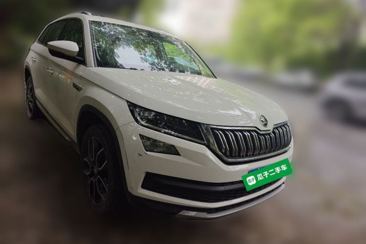 Used Skoda Kodiaq 2017 TSI330 7-Seater Two-Wheel-Drive Luxury Edition Front Right 45 Deg