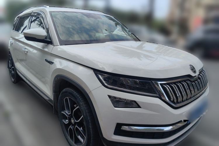 Used Skoda Kodiaq 2017 TSI330 7-Seater Two-Wheel-Drive Luxury Edition Front Right 45 Deg