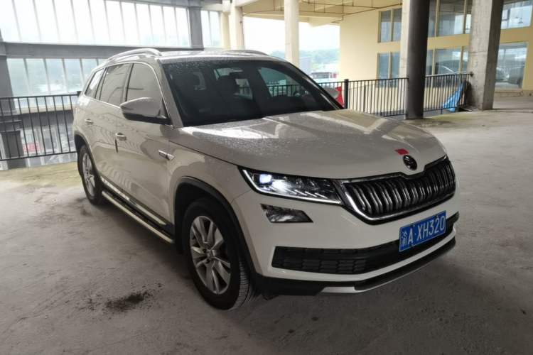 Used Skoda Kodiaq 2017 TSI330 7-Seater Two-Wheel-Drive Luxury Edition Front Right 45 Deg