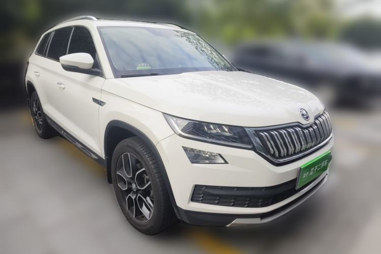 Used Skoda Kodiaq 2017 TSI330 7-Seater Two-Wheel-Drive Luxury Edition Front Right 45 Deg
