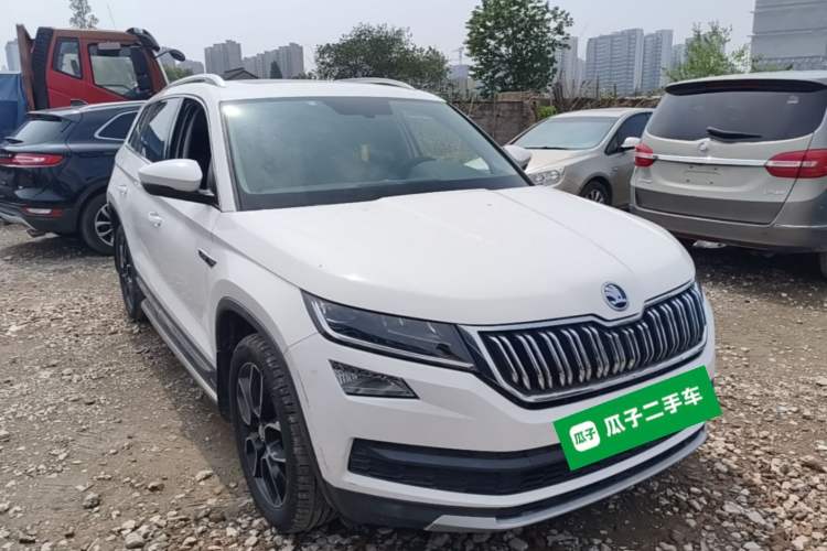 Used Skoda Kodiaq 2017 TSI330 7-Seater Two-Wheel-Drive Luxury Edition Front Right 45 Deg
