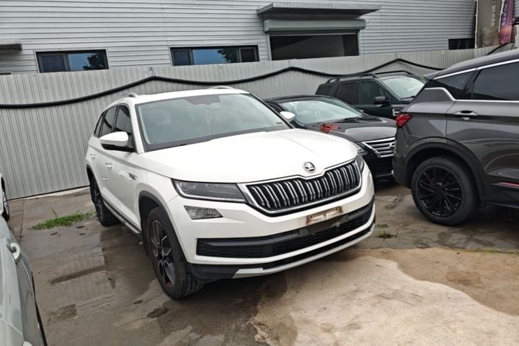 Used Skoda Kodiaq 2017 TSI330 7-Seater Two-Wheel-Drive Luxury Edition Front Right 45 Deg