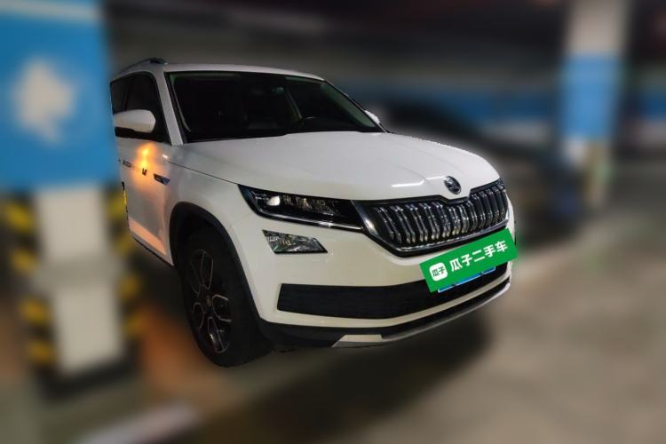 Used Skoda Kodiaq 2017 TSI330 7-Seater Two-Wheel-Drive Luxury Edition Front Right 45 Deg