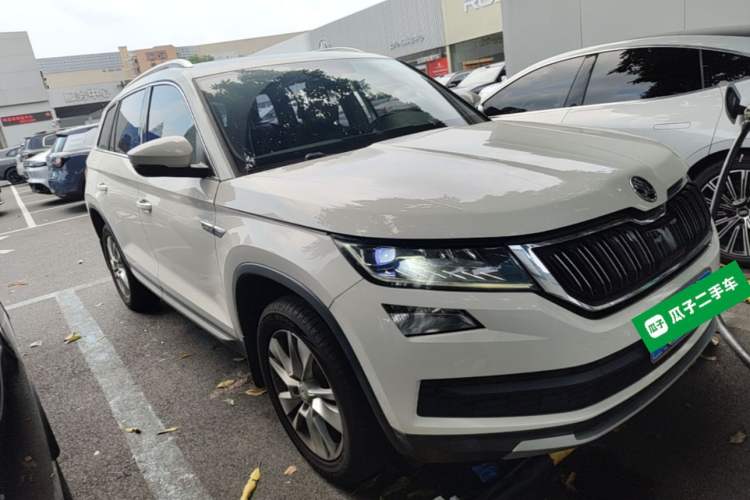 Used Skoda Kodiaq 2017 TSI330 7-Seater Two-Wheel-Drive Luxury Edition Front Right 45 Deg