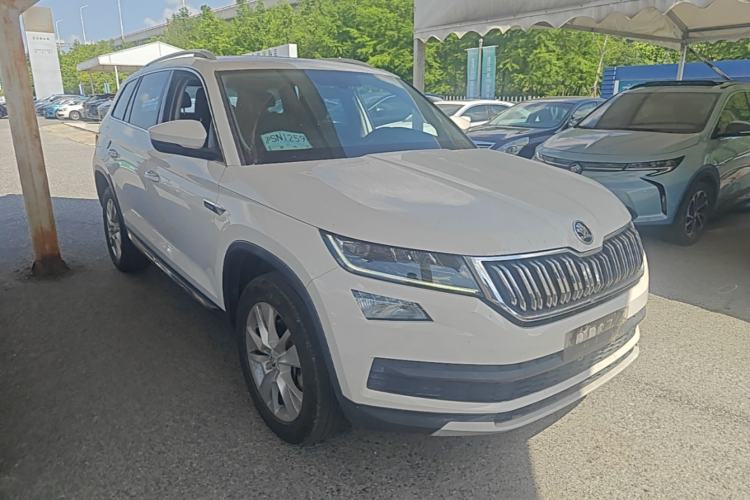 Used Skoda Kodiaq 2017 TSI330 7-Seater Two-Wheel-Drive Luxury Edition Front Right 45 Deg
