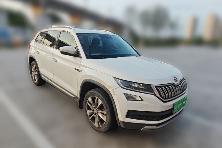 Used Skoda Kodiaq 2017 TSI330 7-Seater Two-Wheel-Drive Luxury Edition Front Right 45 Deg