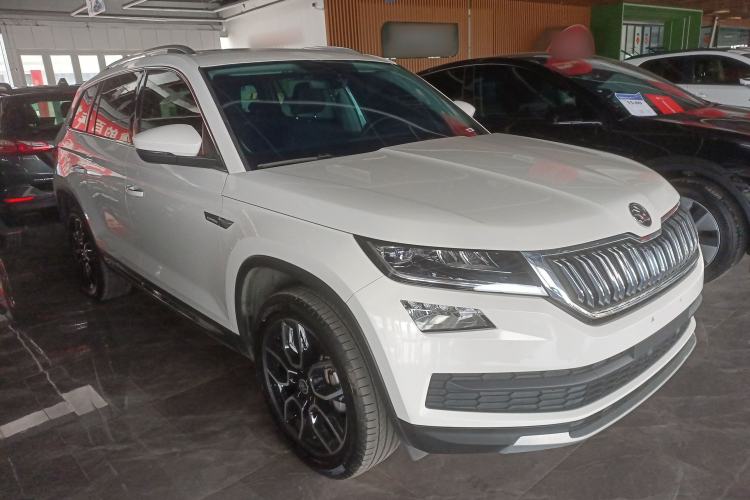 Used Skoda Kodiaq 2017 TSI330 7-Seater Two-Wheel-Drive Luxury Edition Front Right 45 Deg