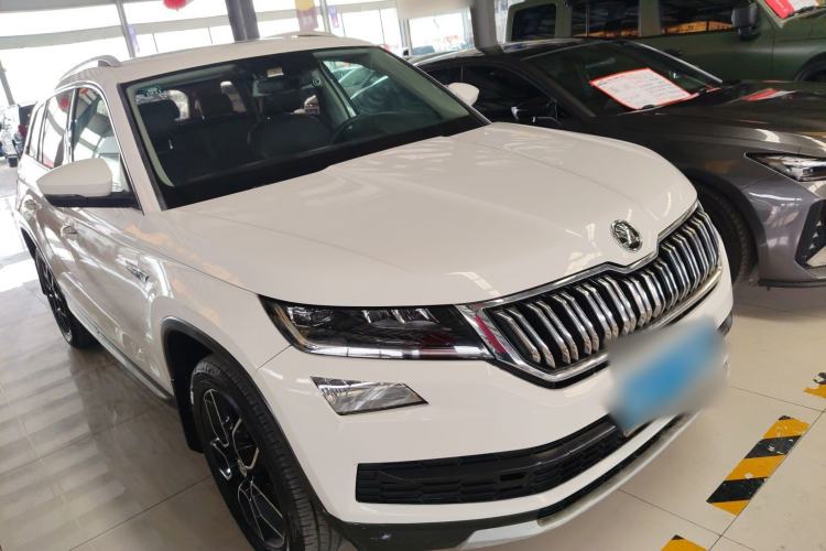 Used Skoda Kodiaq 2017 TSI330 7-Seater Two-Wheel-Drive Luxury Edition Front Right 45 Deg