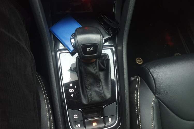 Used Skoda Kodiaq 2017 TSI330 7-Seater Two-Wheel-Drive Luxury Edition Gear Lever