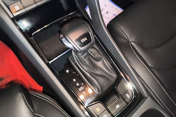 Used Skoda Kodiaq 2017 TSI330 7-Seater Two-Wheel-Drive Luxury Edition Gear Lever
