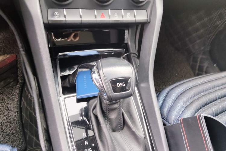 Used Skoda Kodiaq 2017 TSI330 7-Seater Two-Wheel-Drive Luxury Edition Gear Lever
