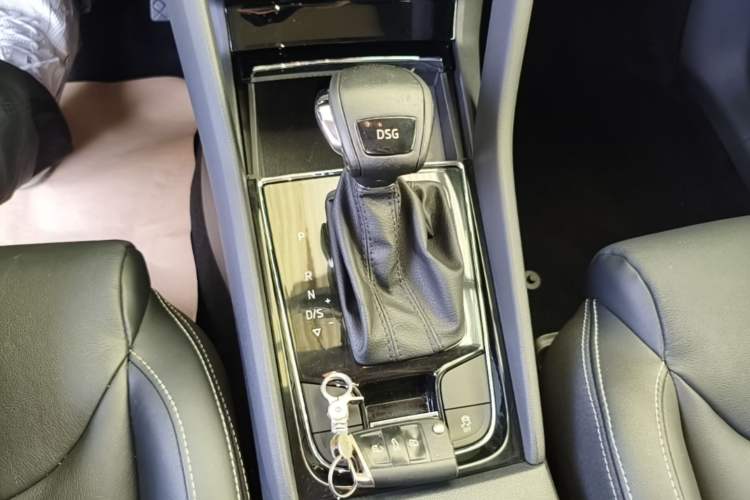 Used Skoda Kodiaq 2017 TSI330 7-Seater Two-Wheel-Drive Luxury Edition Gear Lever