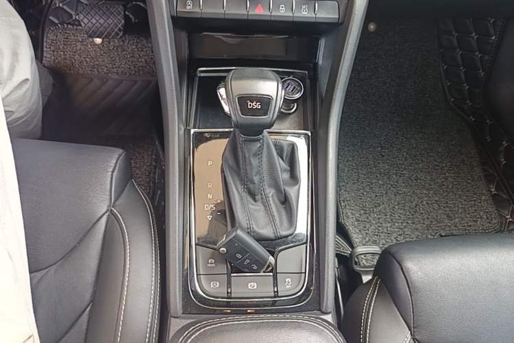Used Skoda Kodiaq 2017 TSI330 7-Seater Two-Wheel-Drive Luxury Edition Gear Lever